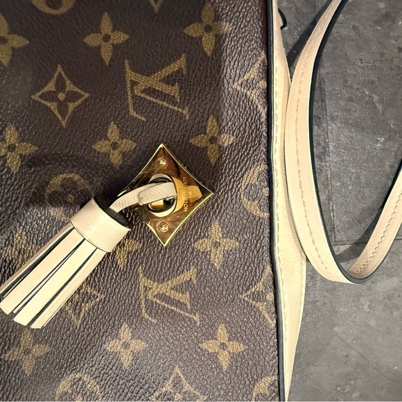 Bag - Picture 2 of 5